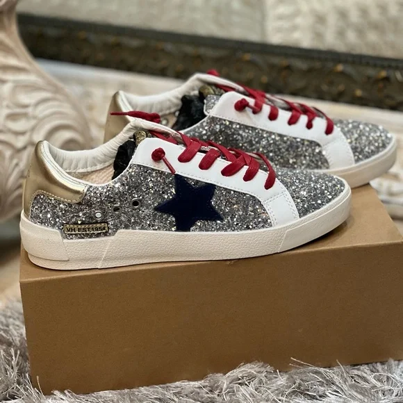 Limitless Sneaker - Silver Glitter with blue star - Picture 1 of 5